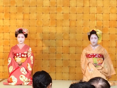 Maiko dancers