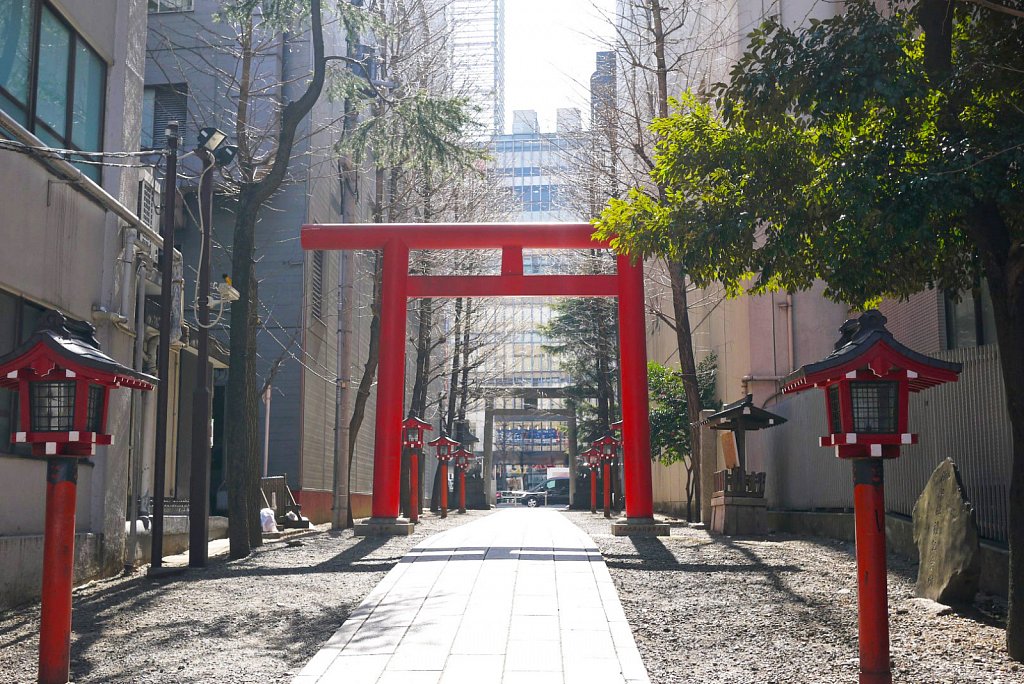 tokyo-shinjuku-city-hanazonoshrine.JPG