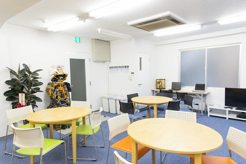 tokyo-school-lounge3.jpg